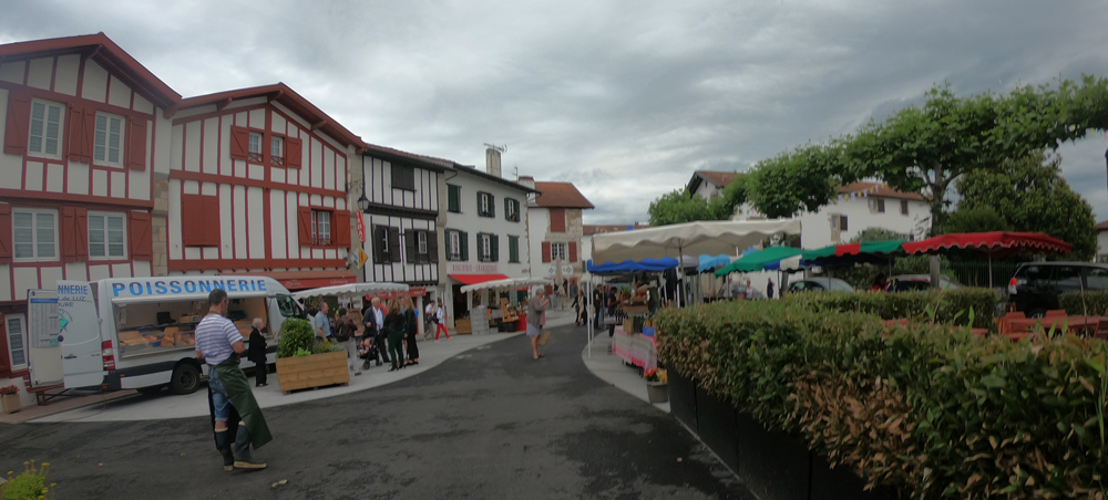 vues du clocher de l'église du bourg de Saint-Pée-sur-Nivelle