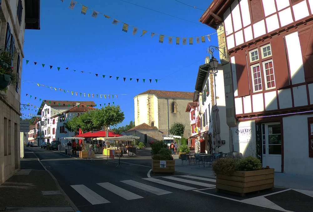 vues du clocher de l'église du bourg de Saint-Pée-sur-Nivelle