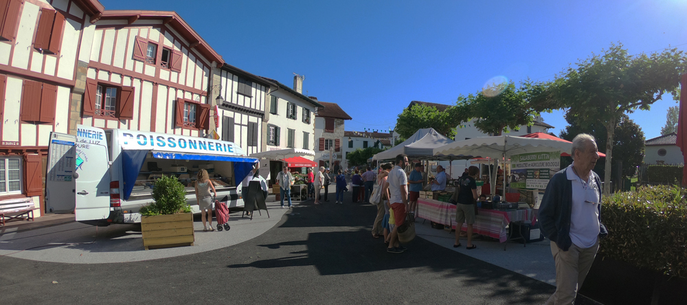 vues du clocher de l'église du bourg de Saint-Pée-sur-Nivelle