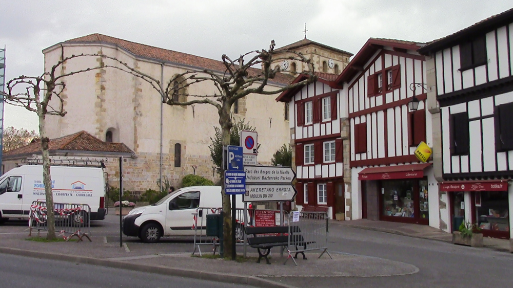 vues du clocher de l'église du bourg de Saint-Pée-sur-Nivelle