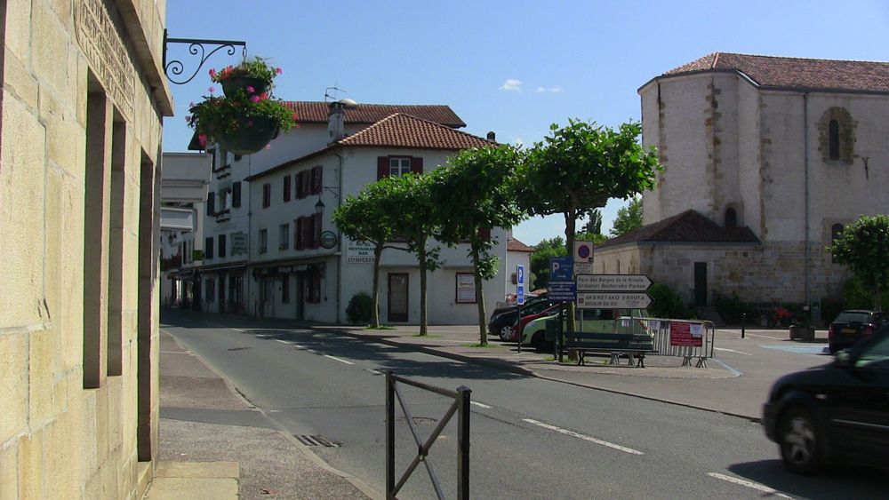 vues du clocher de l'église du bourg de Saint-Pée-sur-Nivelle