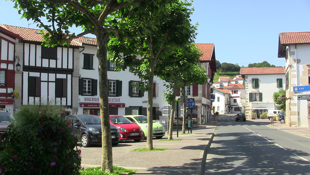 vues du clocher de l'église du bourg de Saint-Pée-sur-Nivelle